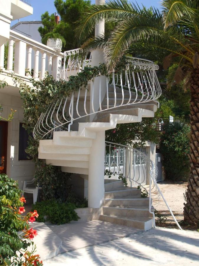 Apartments And Rooms By The Sea Lokva Rogoznica, Omis - 2973 Exterior photo