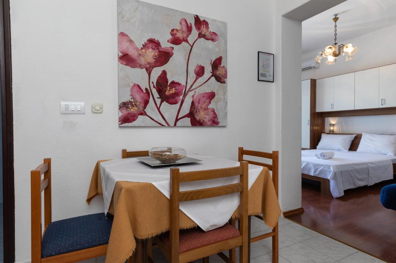 Apartments And Rooms By The Sea Lokva Rogoznica, Omis - 2973 Exterior photo